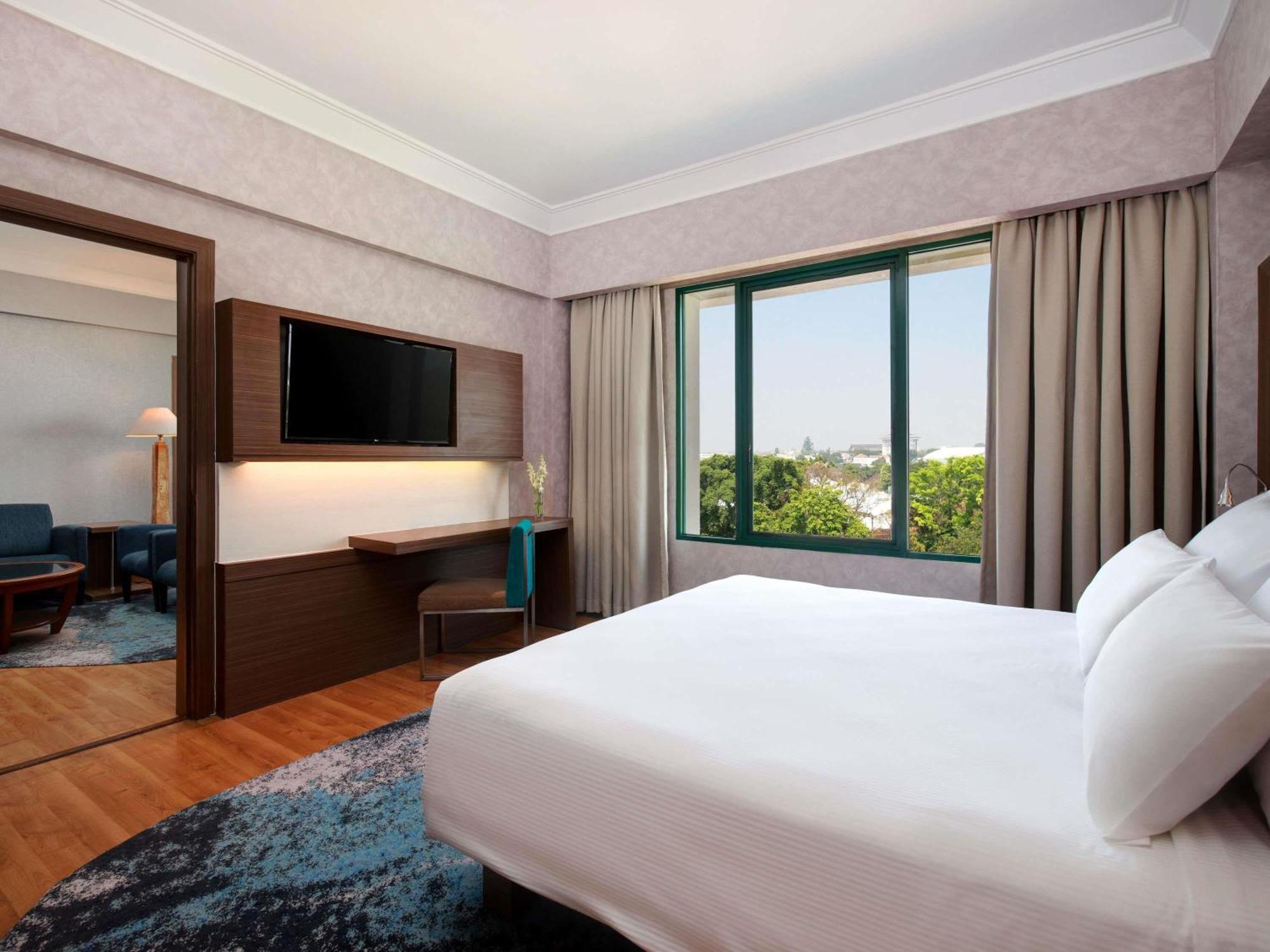 Novotel Solo Ngoại thất bức ảnh